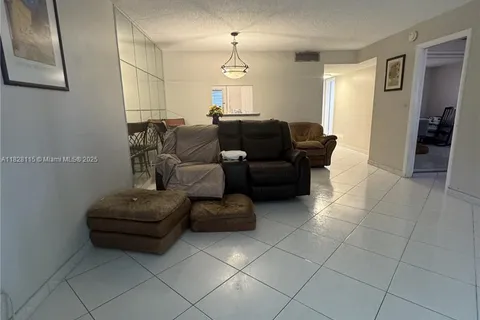 4050 NW 42nd Ave # 315, Lauderdale Lakes FL 33319
