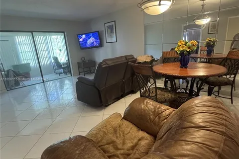 4050 NW 42nd Ave # 315, Lauderdale Lakes FL 33319