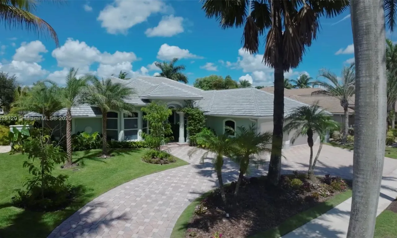 2493 Poinciana Dr, Weston FL 33327