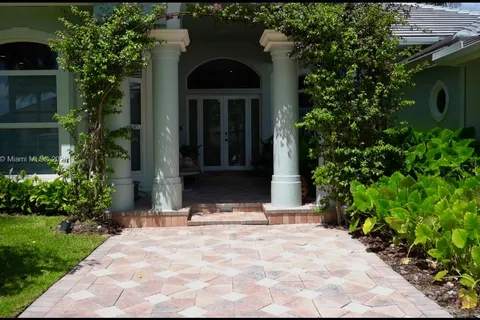 2493 Poinciana Dr, Weston FL 33327