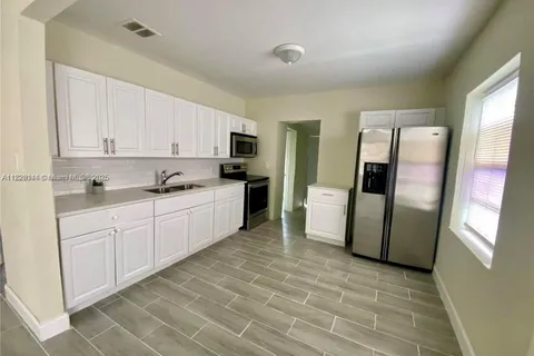 1818 NW 58th St # 1, Miami FL 33142