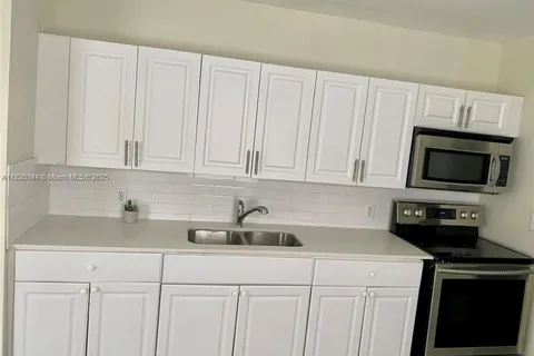 1818 NW 58th St # 1, Miami FL 33142