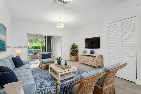 31 Whitehead Cir, Weston FL 33326