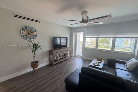 301 N Ocean Blvd # 404, Pompano Beach FL 33062