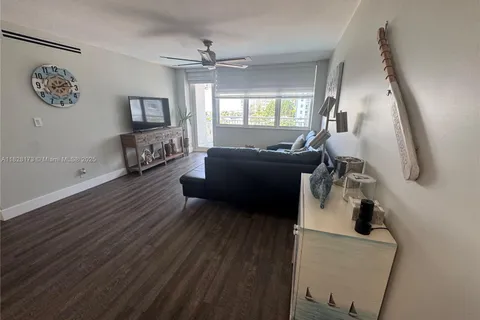 301 N Ocean Blvd # 404, Pompano Beach FL 33062