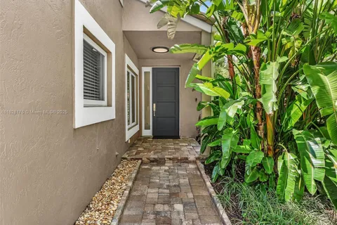 10370 NW 11th St, Plantation FL 33322