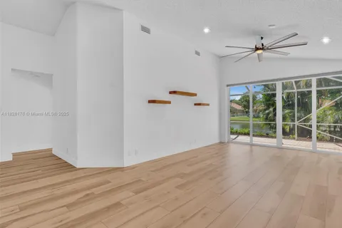 10370 NW 11th St, Plantation FL 33322