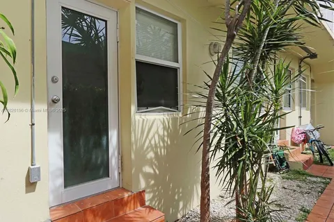 6831 Abbott Ave # 3, Miami Beach FL 33141