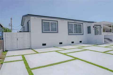 40 W 63rd St, Hialeah FL 33012