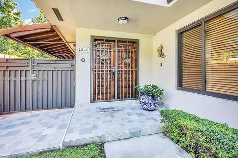 2540 SW 11th St # B, Miami FL 33135