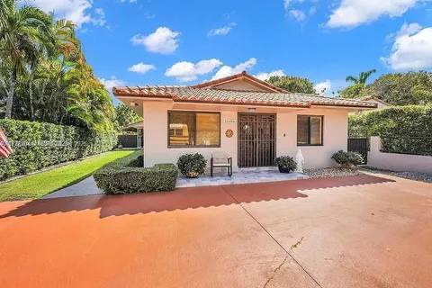 2540 SW 11th St # B, Miami FL 33135