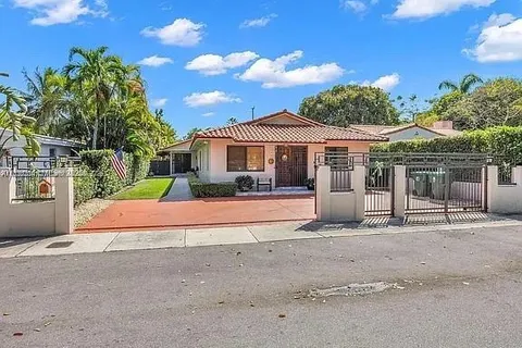 2540 SW 11th St # B, Miami FL 33135