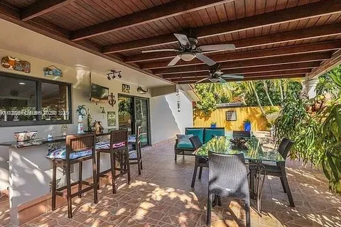 2540 SW 11th St # B, Miami FL 33135