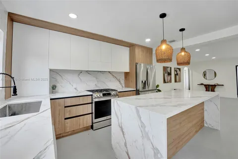 5850 Rose Ter, Plantation FL 33317