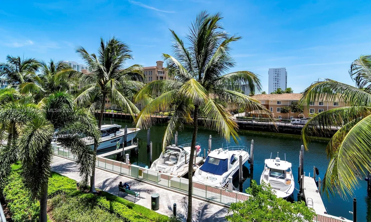 2950 NE 188th St # 202, Aventura FL 33180