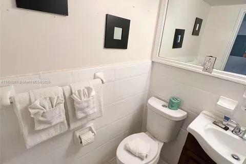 6345 Collins Ave # 715, Miami Beach FL 33141
