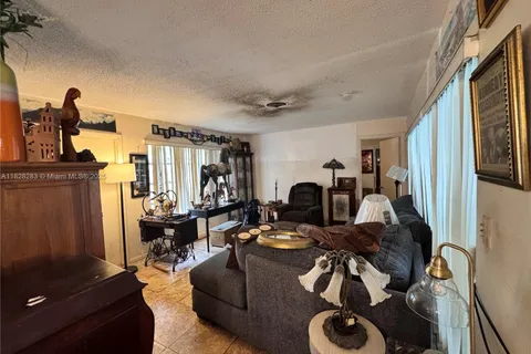 1930 NW 33rd St, Oakland Park FL 33309