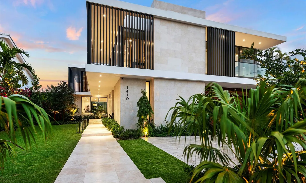 1410 S Biscayne Point Rd, Miami Beach FL 33141