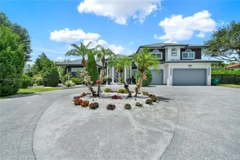 12301 NW 18th St, Plantation FL 33323