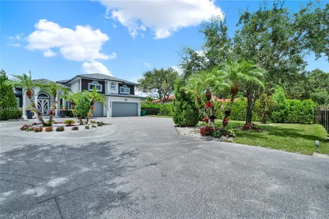 12301 NW 18th St, Plantation FL 33323
