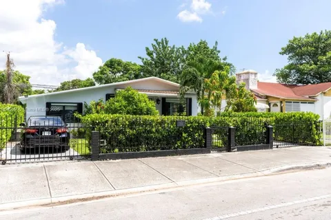 765 NW 46th St, Miami FL 33127