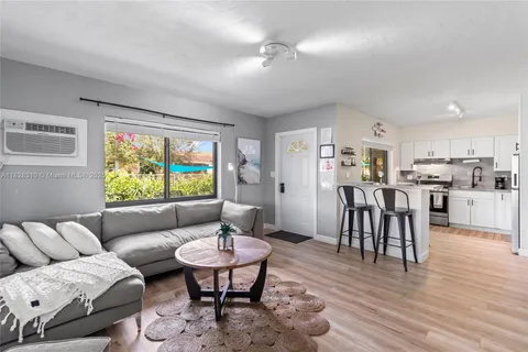 715 NE 6th St # 1, Hallandale Beach FL 33009