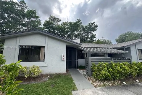 453 Lakeview Dr # 1, Weston FL 33326