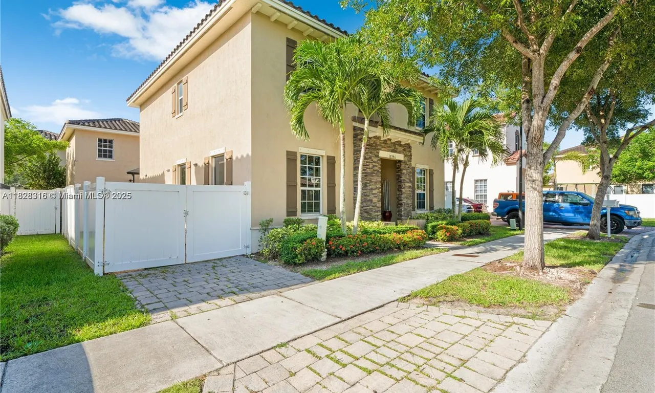 16946 SW 90th Terr Ci, Miami FL 33196