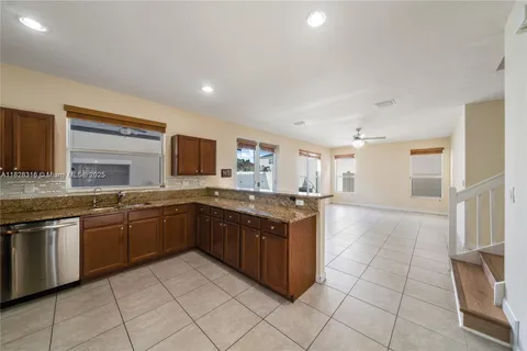 16946 SW 90th Terr Ci, Miami FL 33196