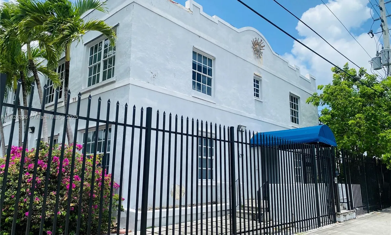 577 NE 62nd St # 8, Miami FL 33138