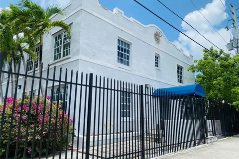 577 NE 62nd St # 8, Miami FL 33138