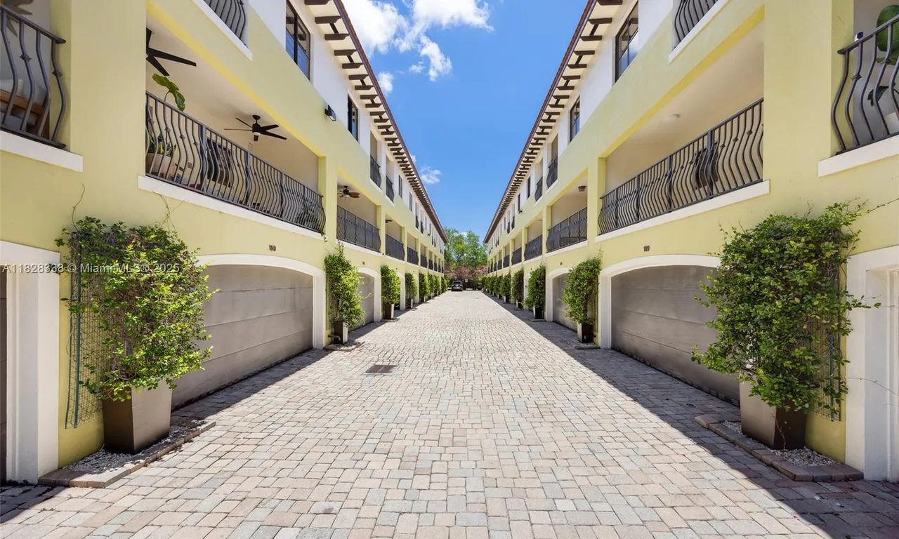 3204 Bird Ave # 108, Coconut Grove FL 33133