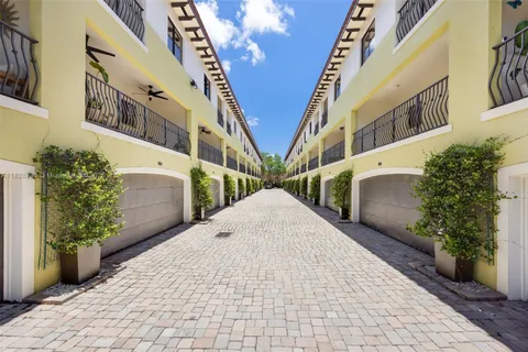 3204 Bird Ave # 108, Coconut Grove FL 33133