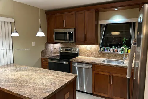 7112 SW 127th Pl, Miami FL 33183