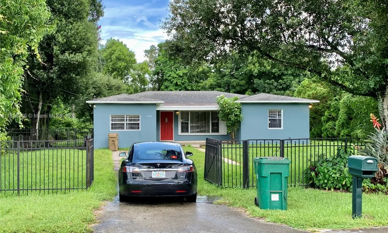 5221 Orange Dr, Davie FL 33314