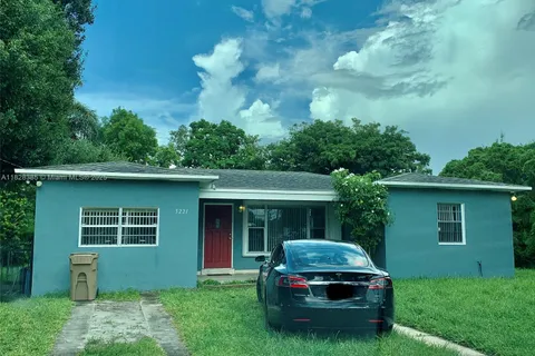5221 Orange Dr, Davie FL 33314