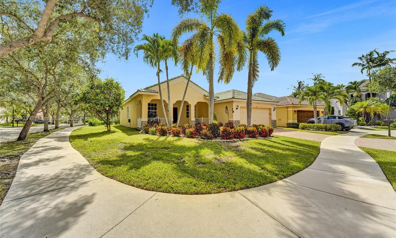 4122 Laurel Ridge Cir, Weston FL 33331