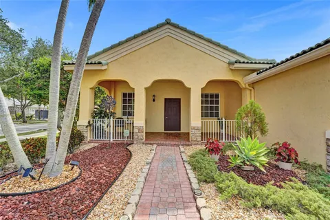 4122 Laurel Ridge Cir, Weston FL 33331
