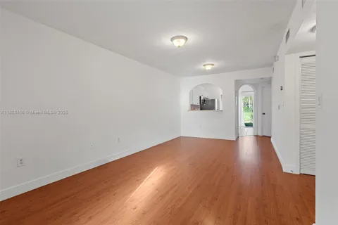 945 NE 34th Ave # 103, Homestead FL 33033