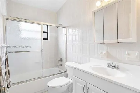 450 NE 175th St, North Miami Beach FL 33162
