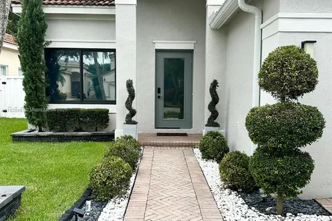 800 SW Tanglewood Cir, Weston FL 33327