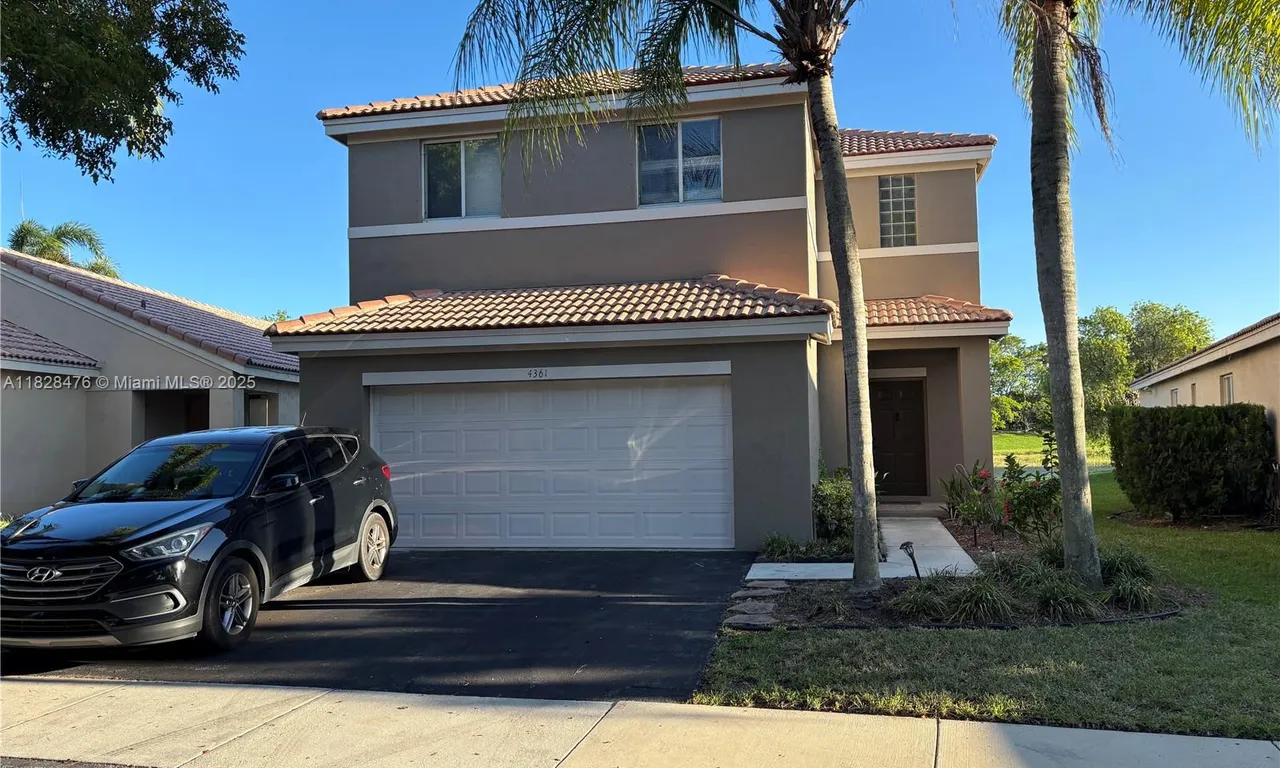 4361 Dogwood Cir, Weston FL 33331