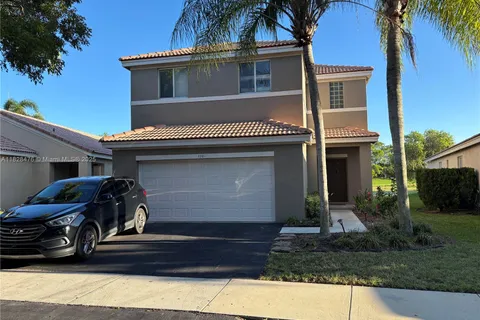 4361 Dogwood Cir, Weston FL 33331