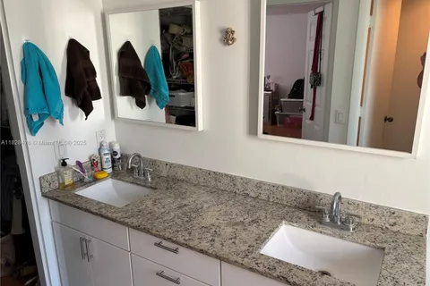 4361 Dogwood Cir, Weston FL 33331