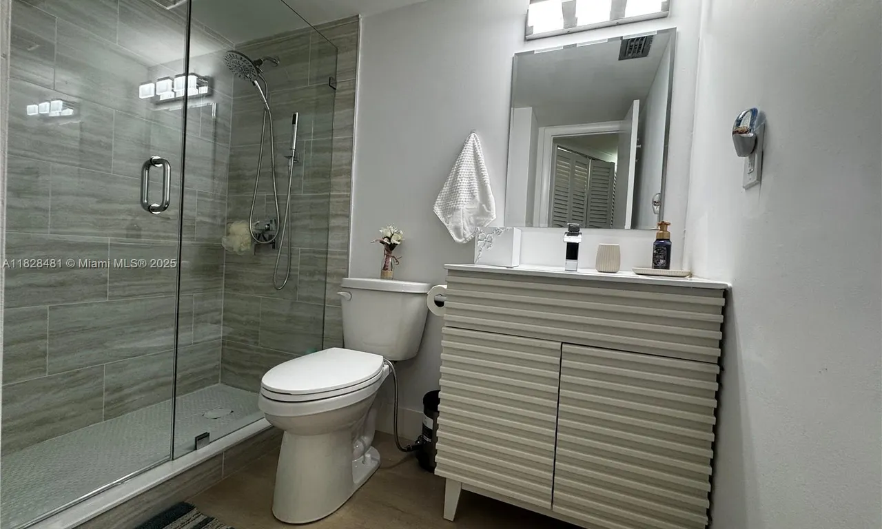 19 Abbey Ln # 108, Delray Beach FL 33446