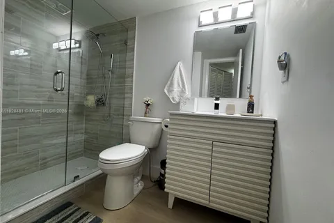 19 Abbey Ln # 108, Delray Beach FL 33446