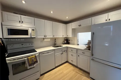 19 Abbey Ln # 108, Delray Beach FL 33446