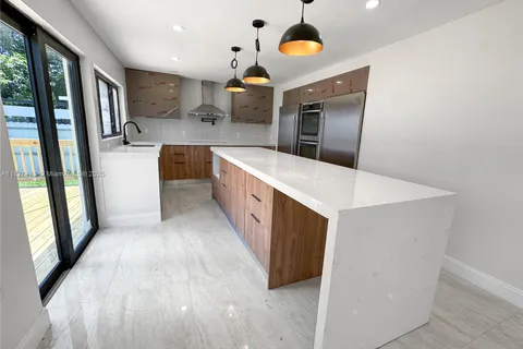 760 NE 163rd St, Miami FL 33162