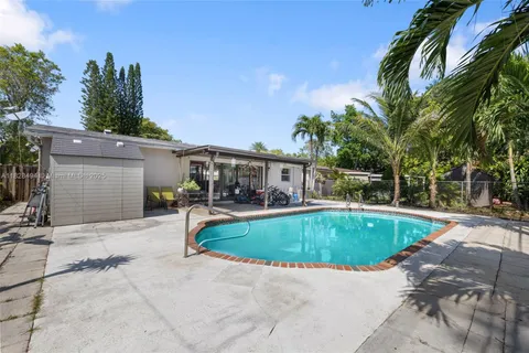 4960 SW 5th St, Margate FL 33068
