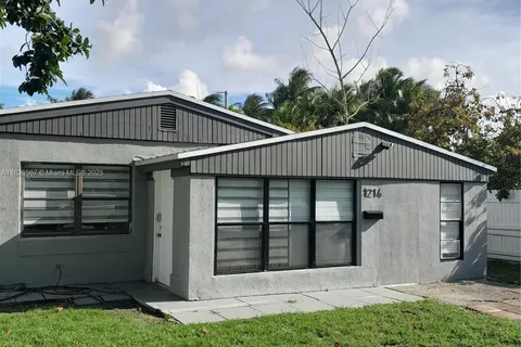 1214 NE 180th St, North Miami Beach FL 33162